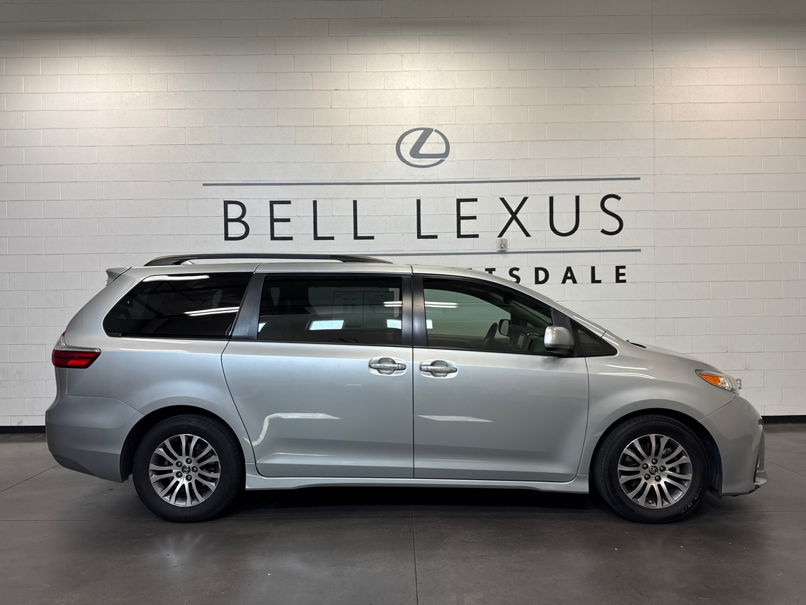 2019 Toyota Sienna XLE 4