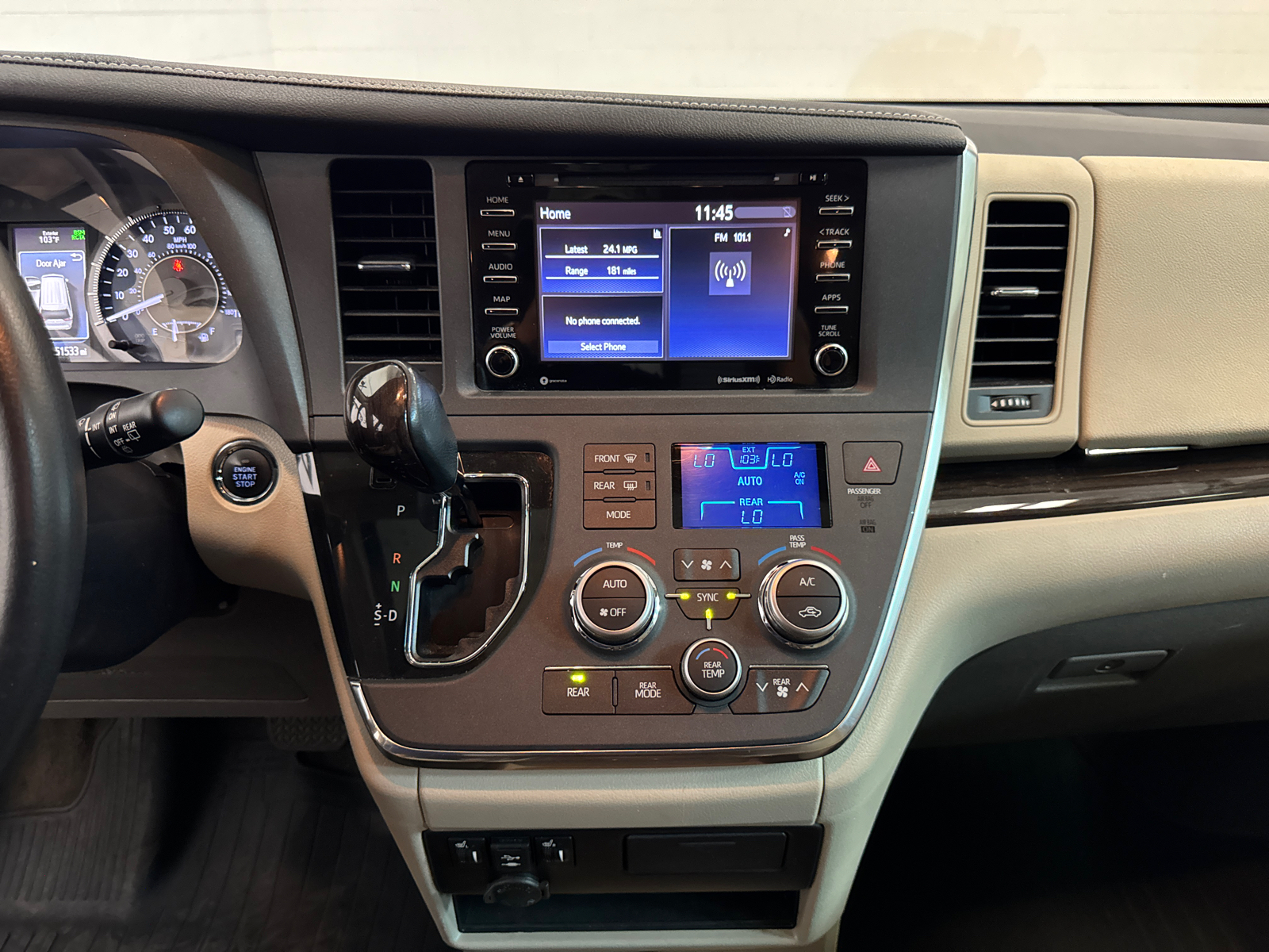 2019 Toyota Sienna XLE 14