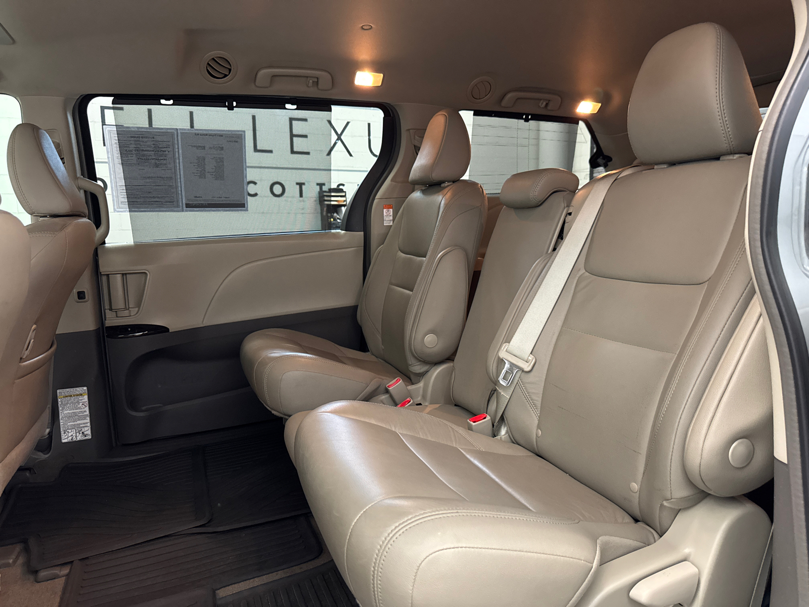 2019 Toyota Sienna XLE 20