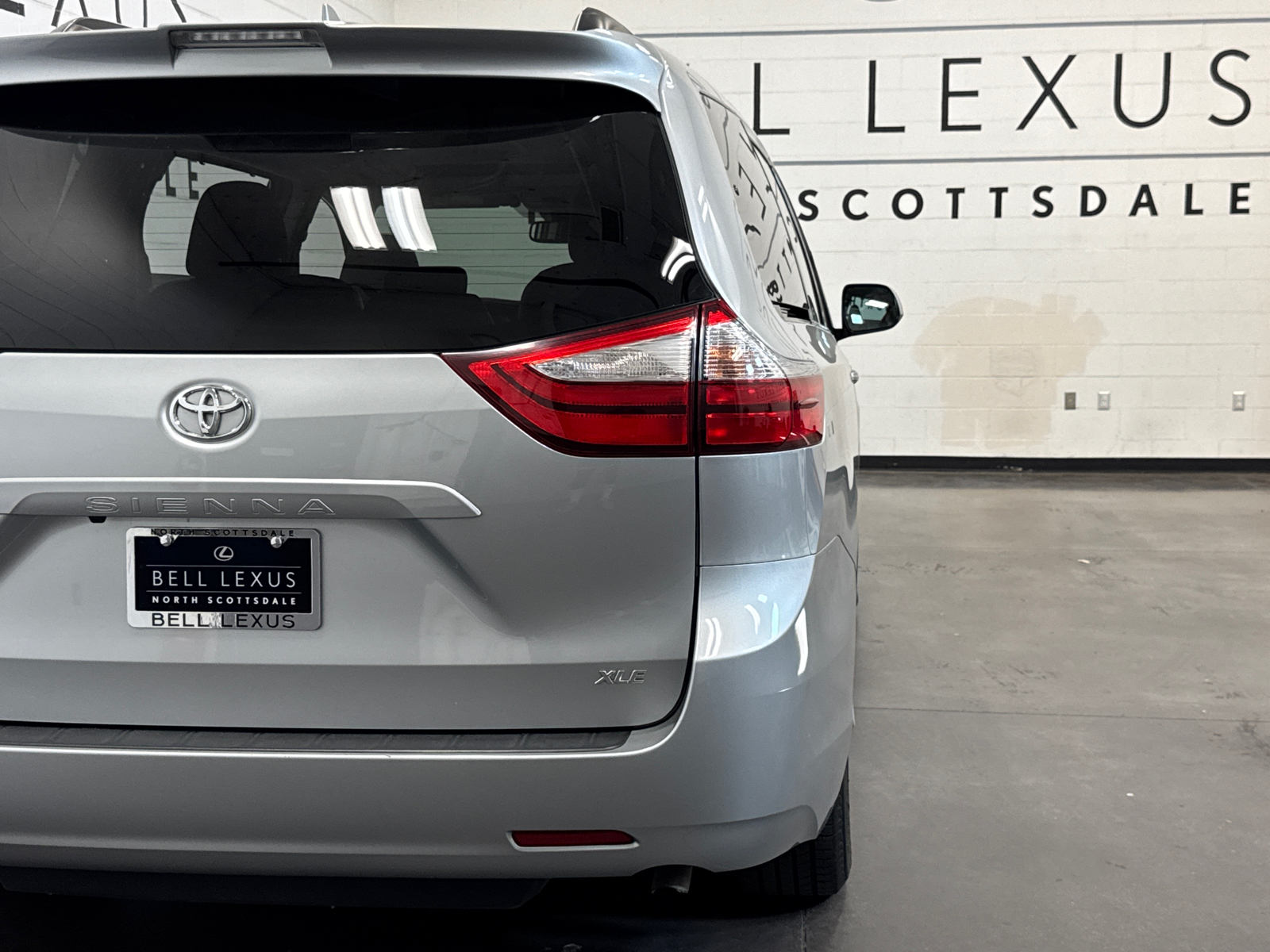 2019 Toyota Sienna XLE 24