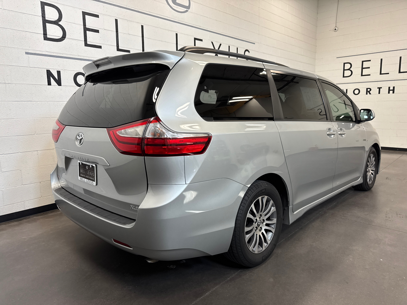 2019 Toyota Sienna XLE 25