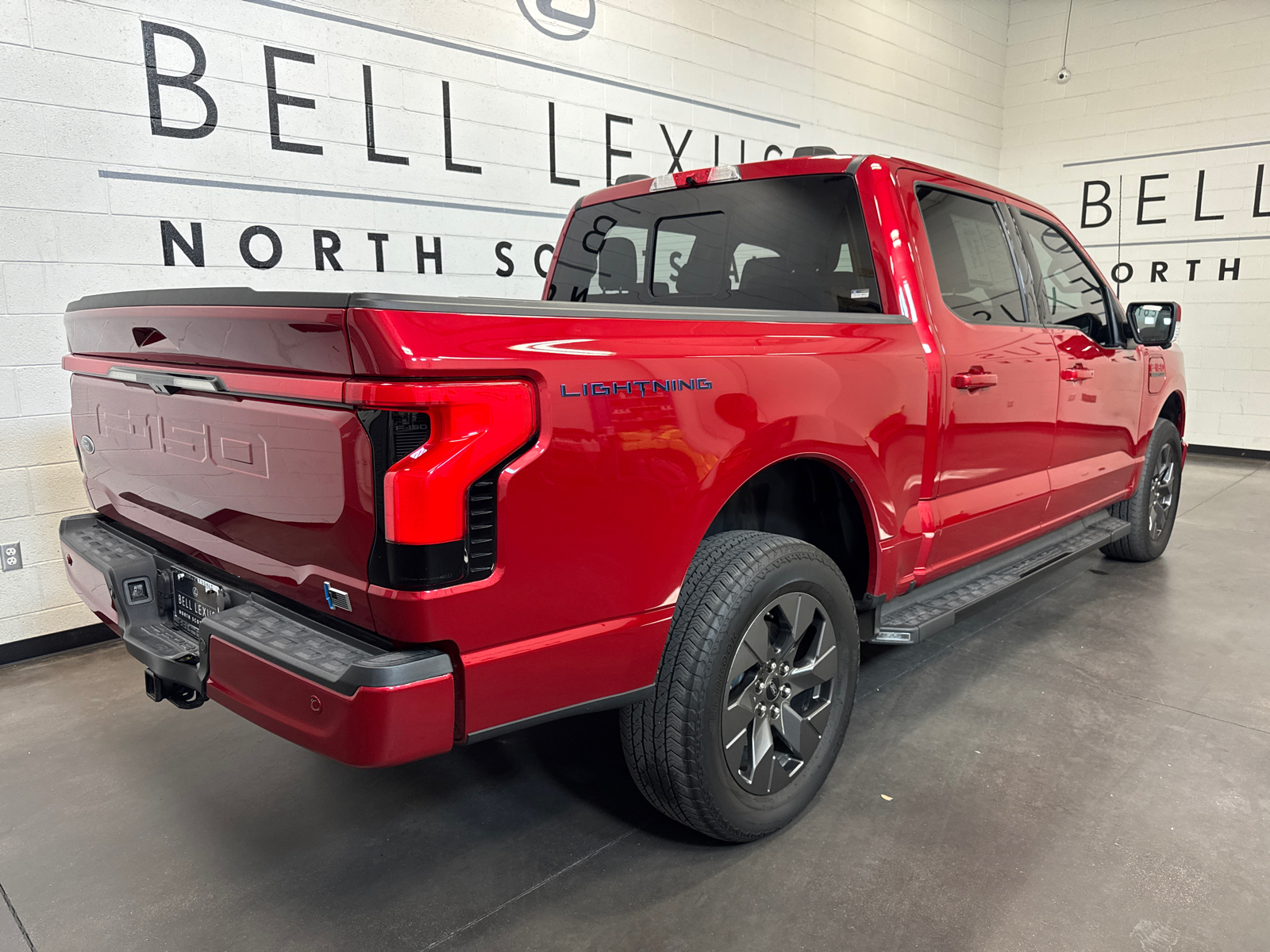 2023 Ford F-150 Lightning Lariat 25