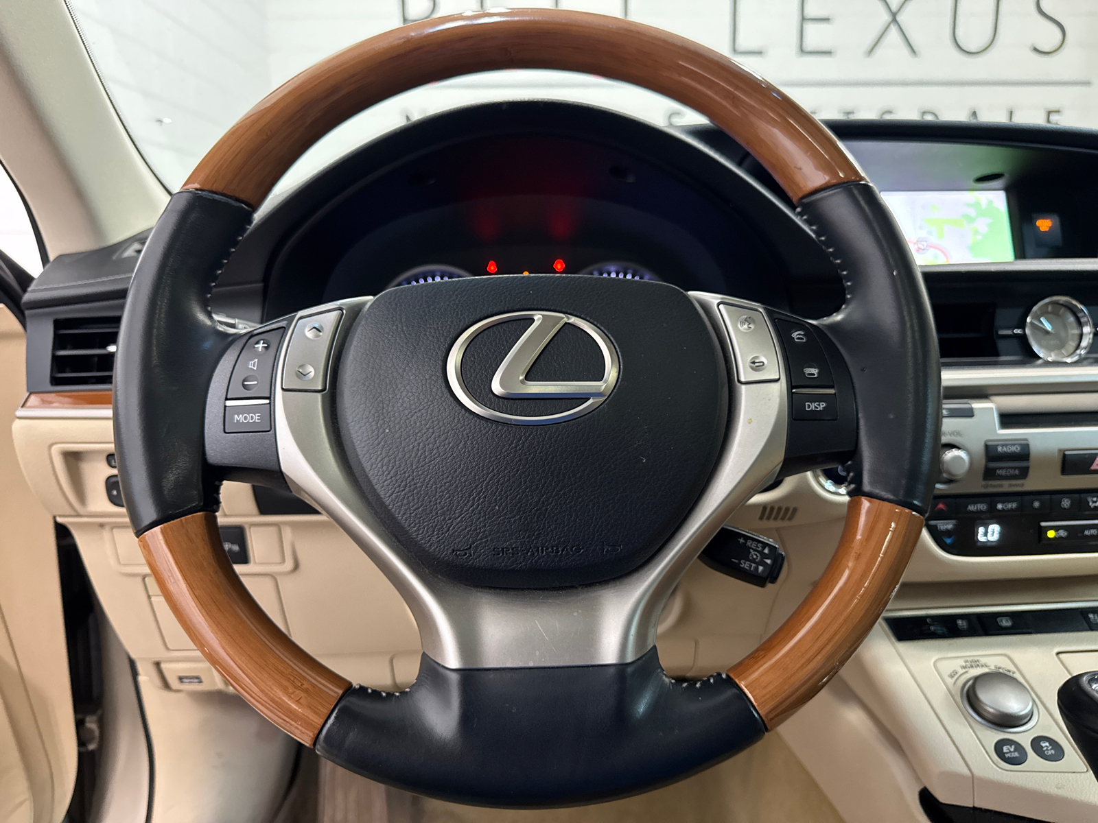 2014 Lexus ES 300h 8