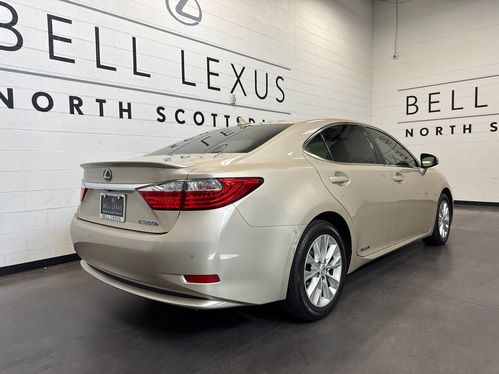 2014 Lexus ES 300h 23