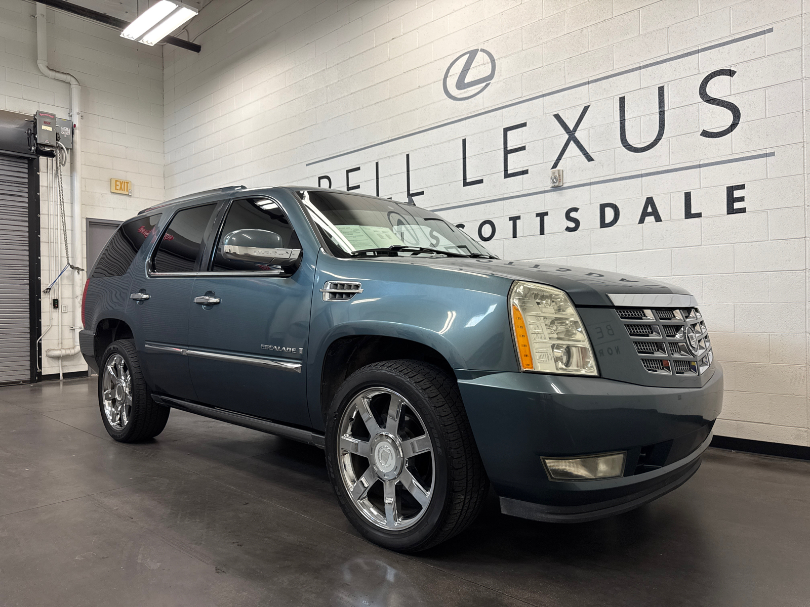 2008 Cadillac Escalade Base 1