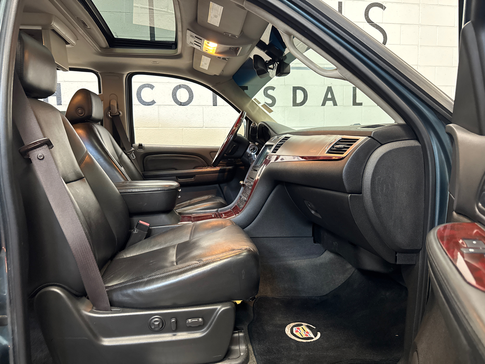 2008 Cadillac Escalade Base 19