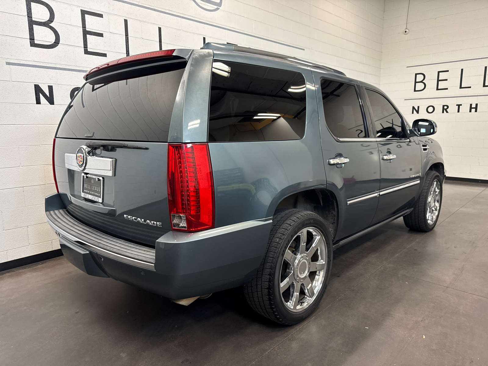 2008 Cadillac Escalade Base 25