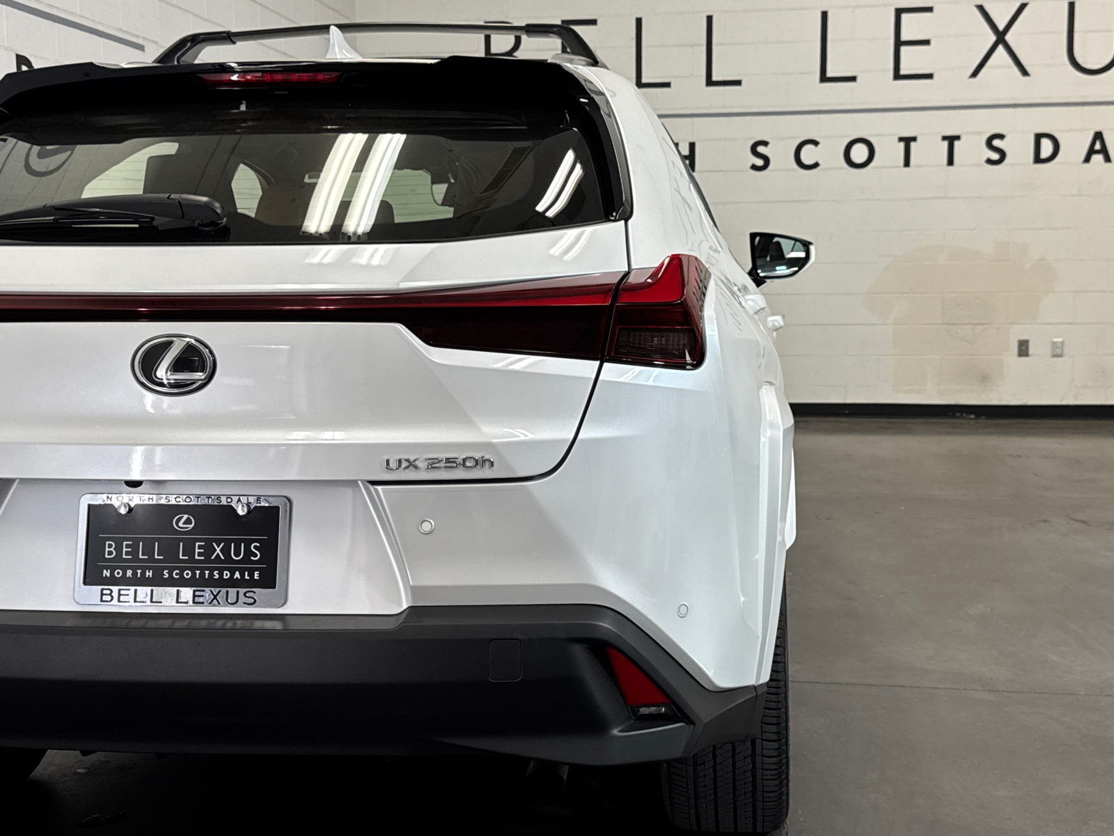 2024 Lexus UX 250h Premium 24