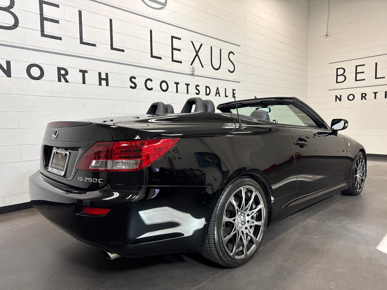 2015 Lexus IS 250 C 23