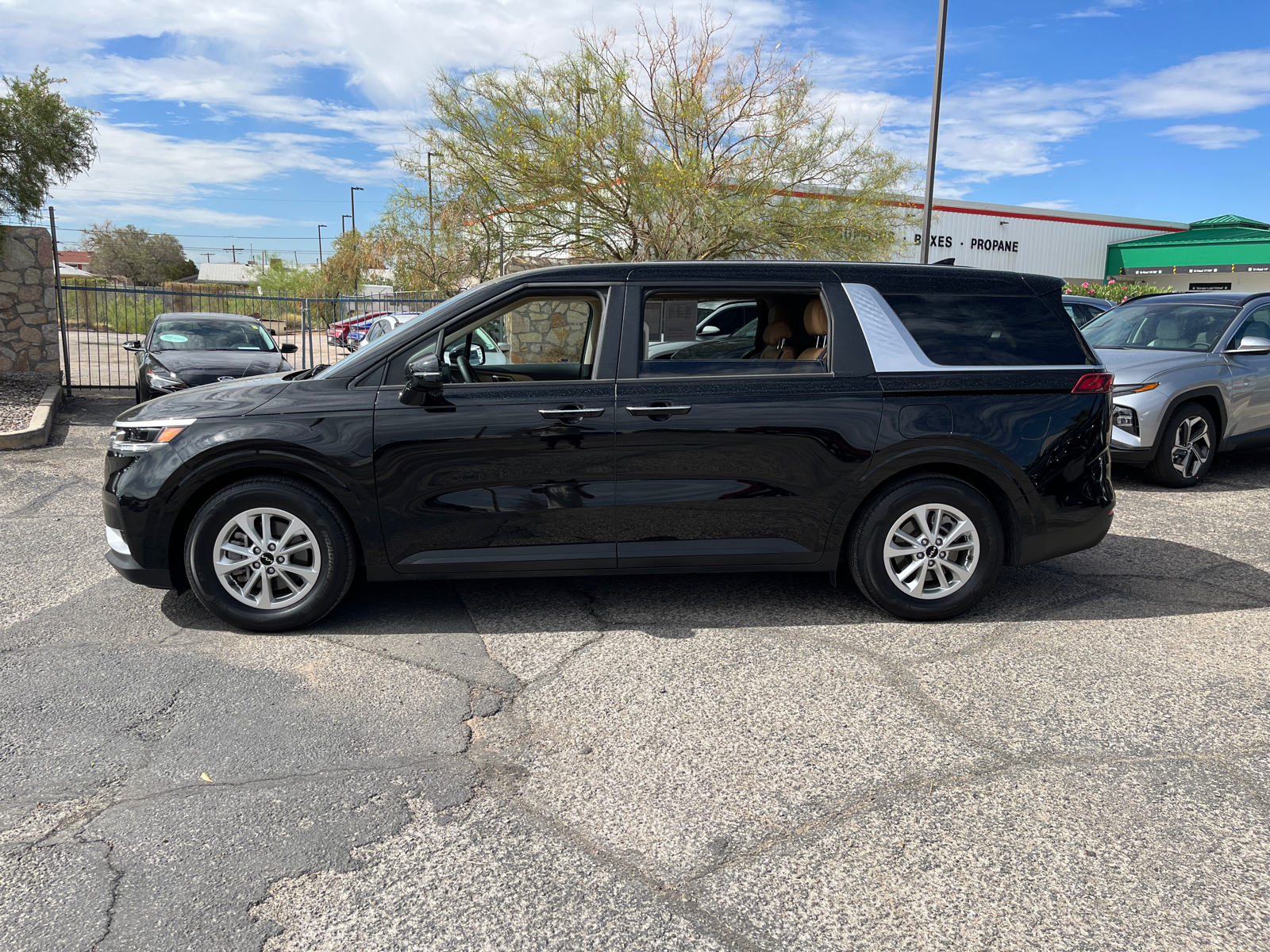 2024 Kia Carnival LX 4