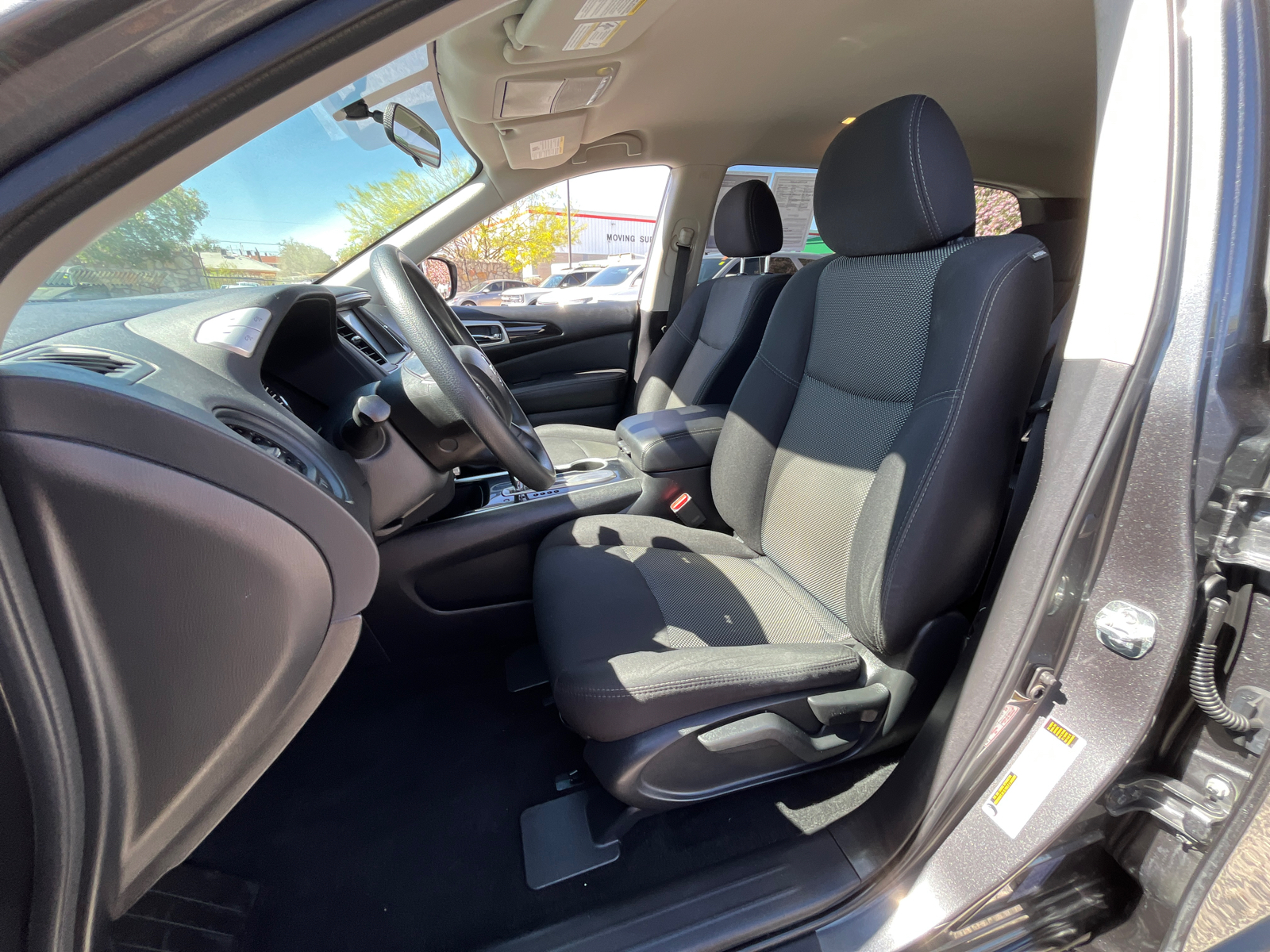 2019 Nissan Pathfinder S 10