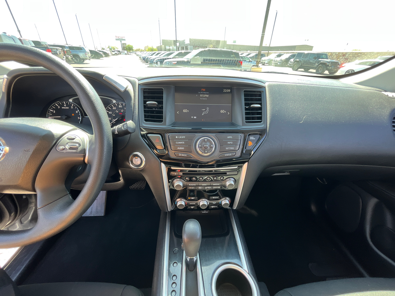 2019 Nissan Pathfinder S 19