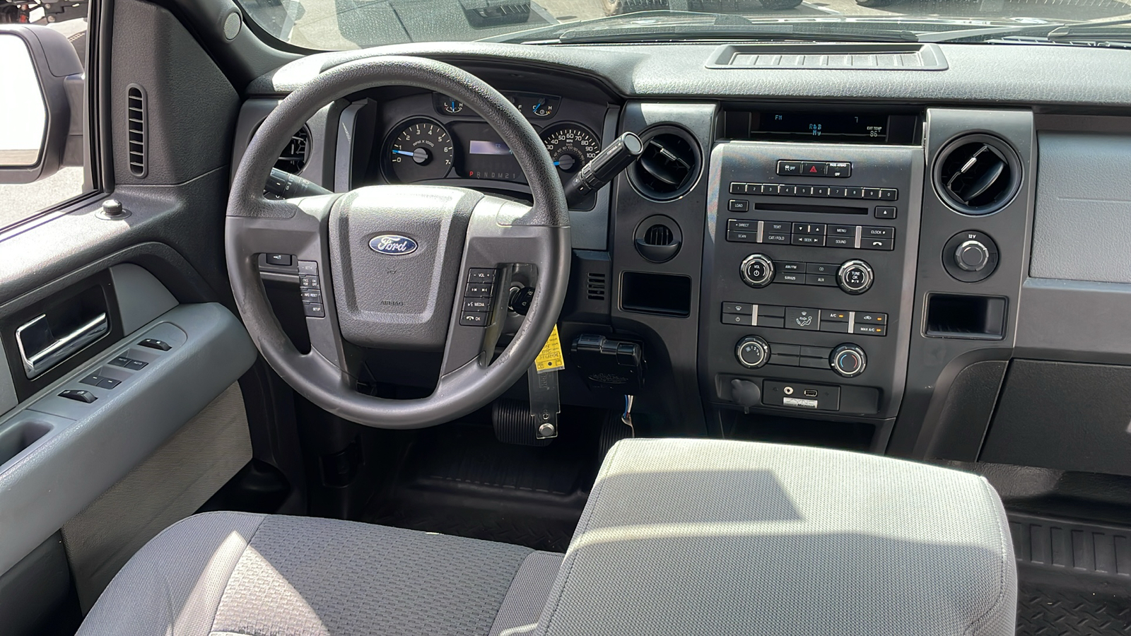 2013 Ford F-150 STX 28