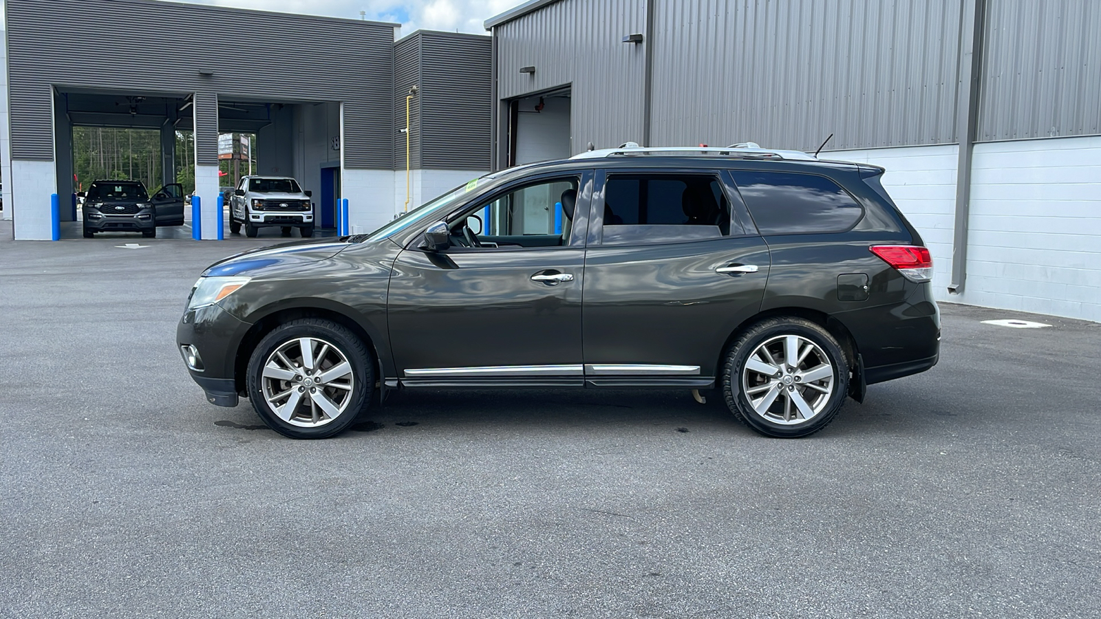 2016 Nissan Pathfinder Platinum 2