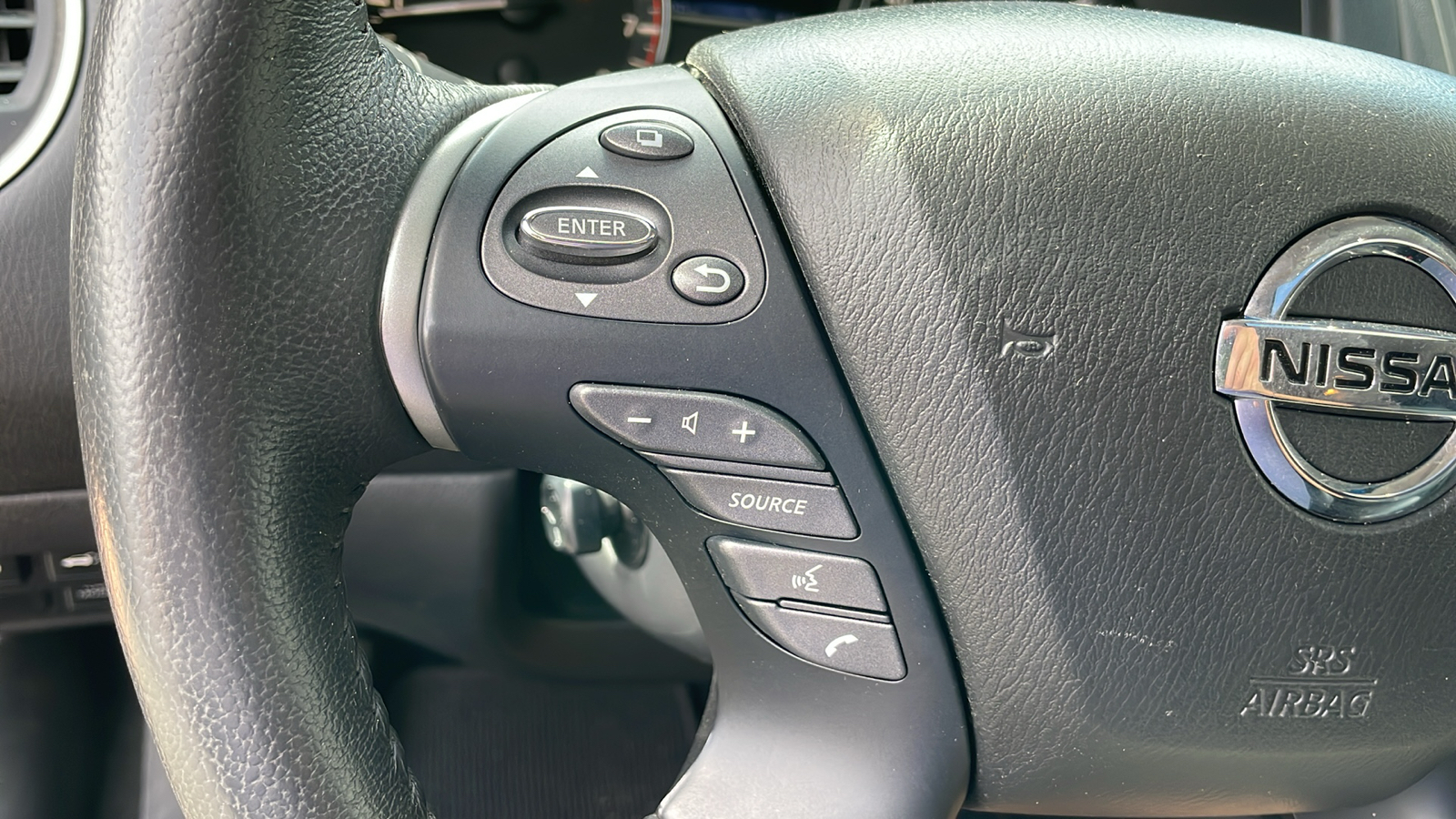 2016 Nissan Pathfinder Platinum 17