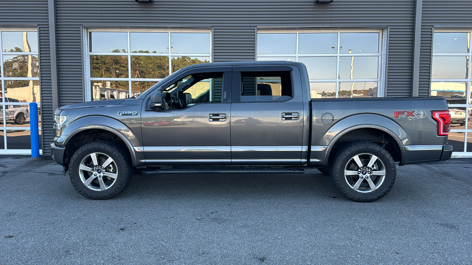 2017 Ford F-150 XLT 2