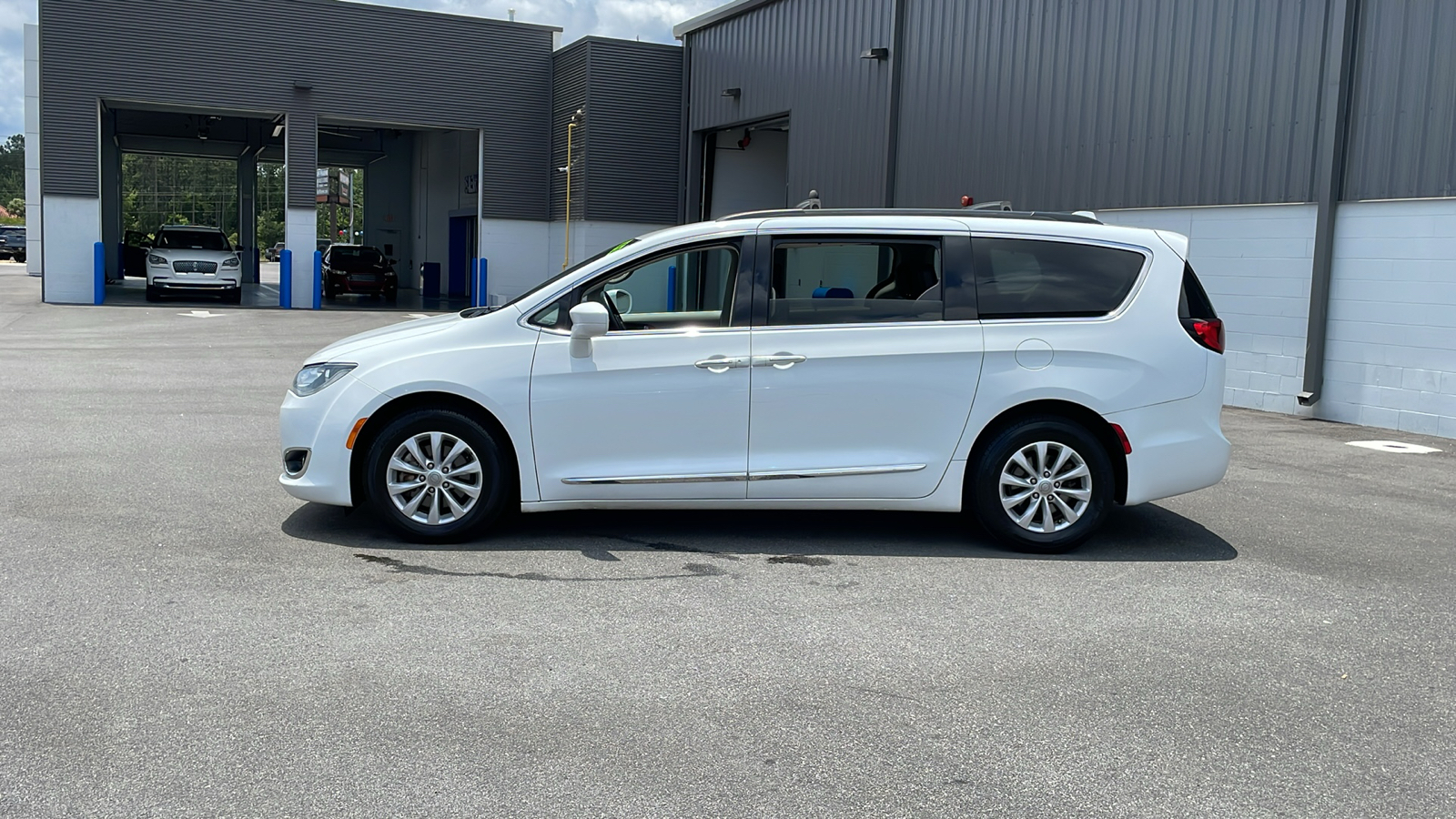 2017 Chrysler Pacifica Touring L 2