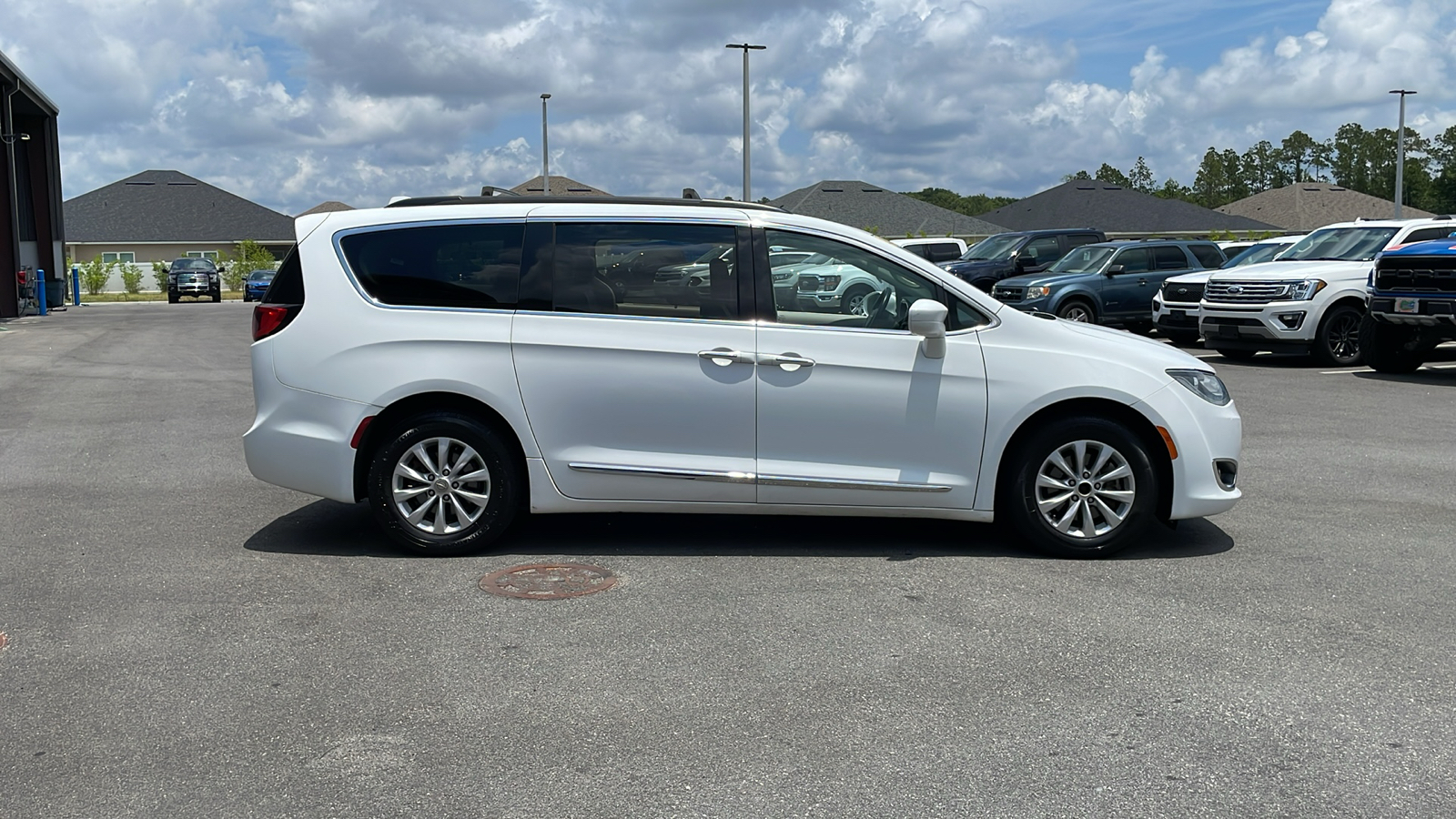 2017 Chrysler Pacifica Touring L 9