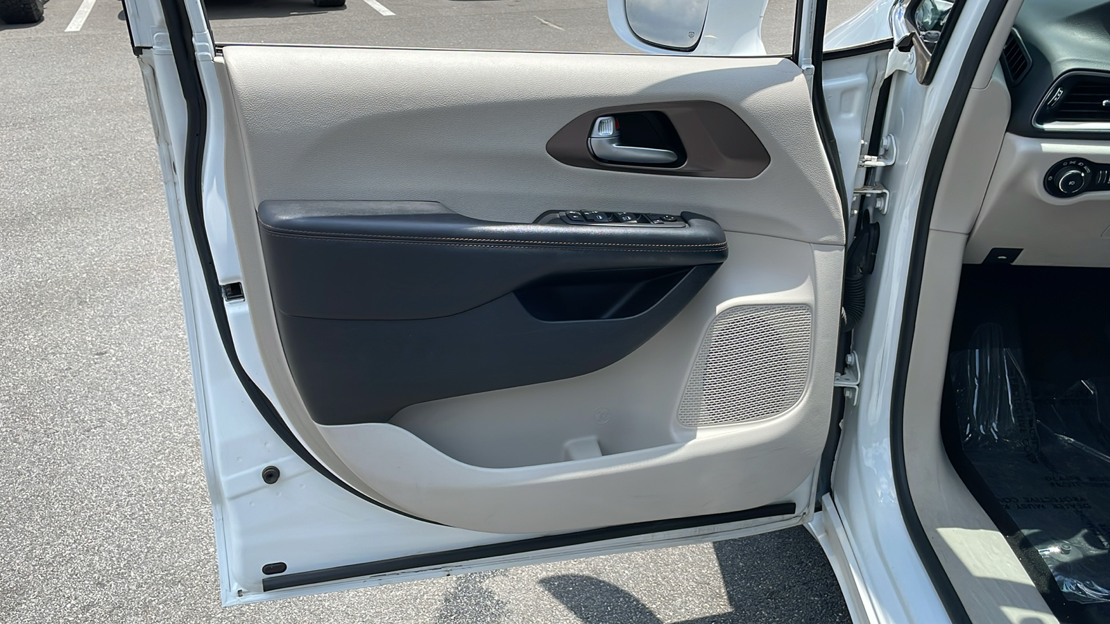 2017 Chrysler Pacifica Touring L 14