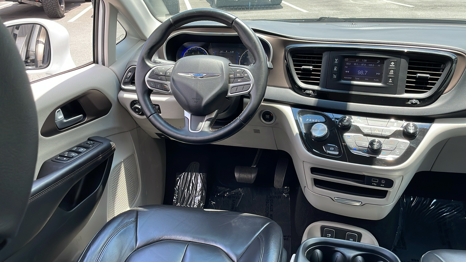 2017 Chrysler Pacifica Touring L 29