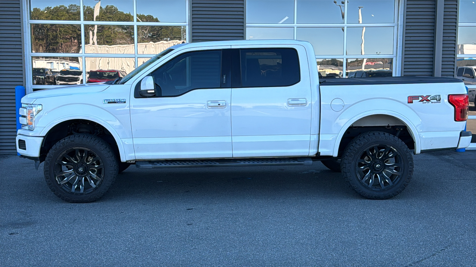 2019 Ford F-150 Lariat 2