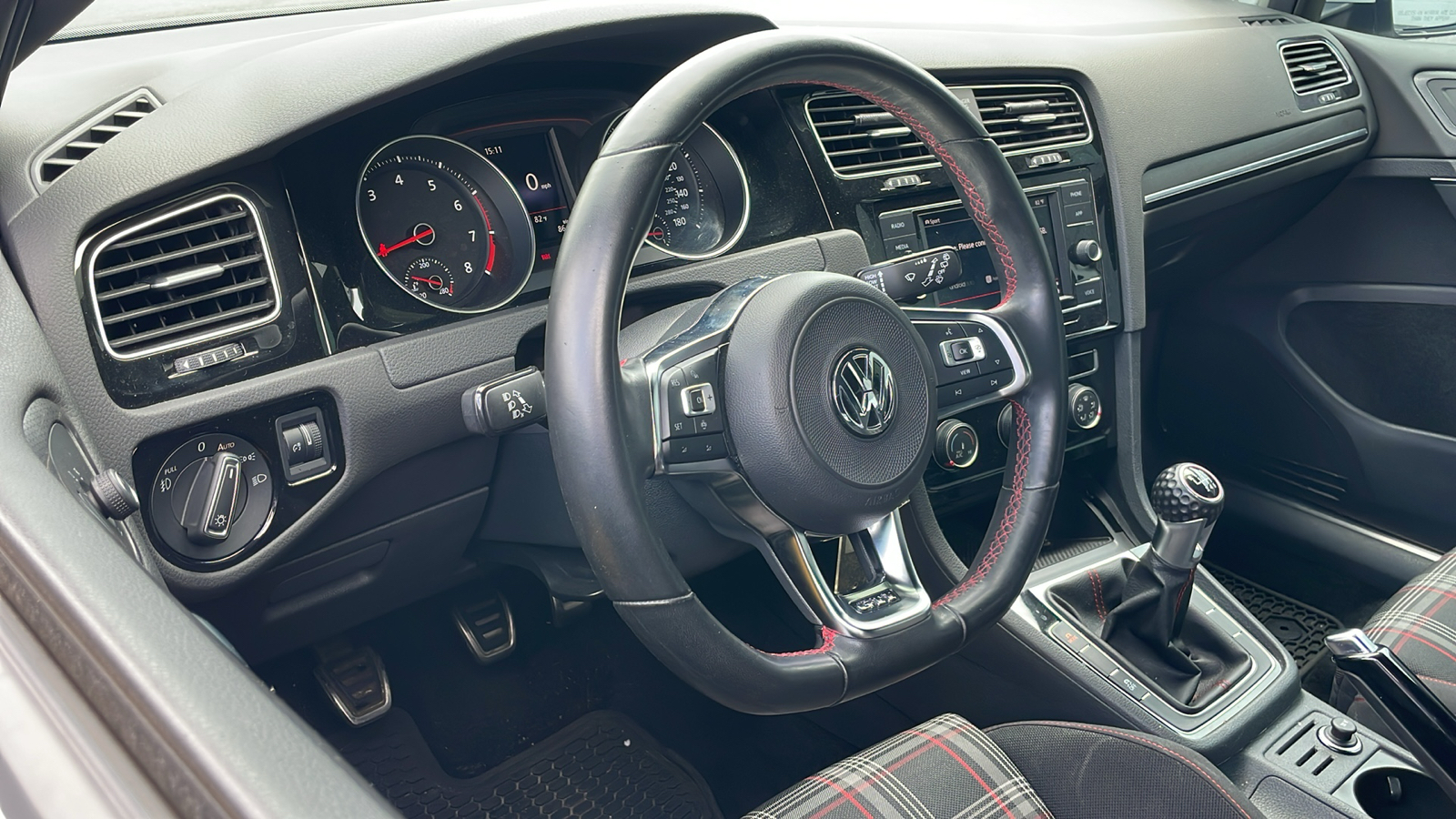 2020 Volkswagen Golf GTI 2.0T SE 10