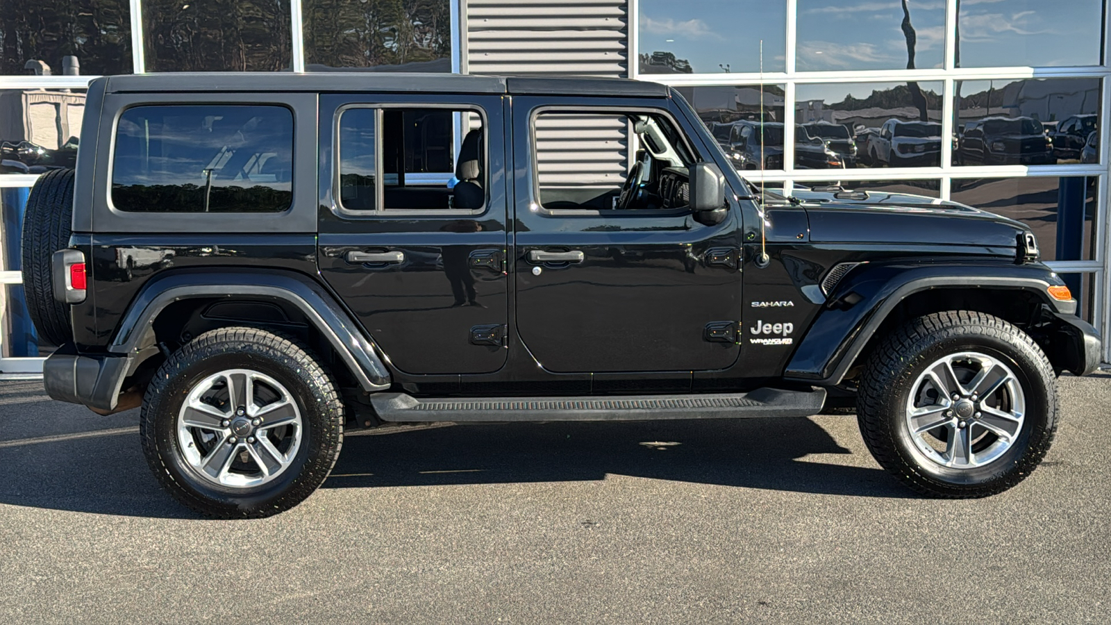 2020 Jeep Wrangler Unlimited Sahara 27