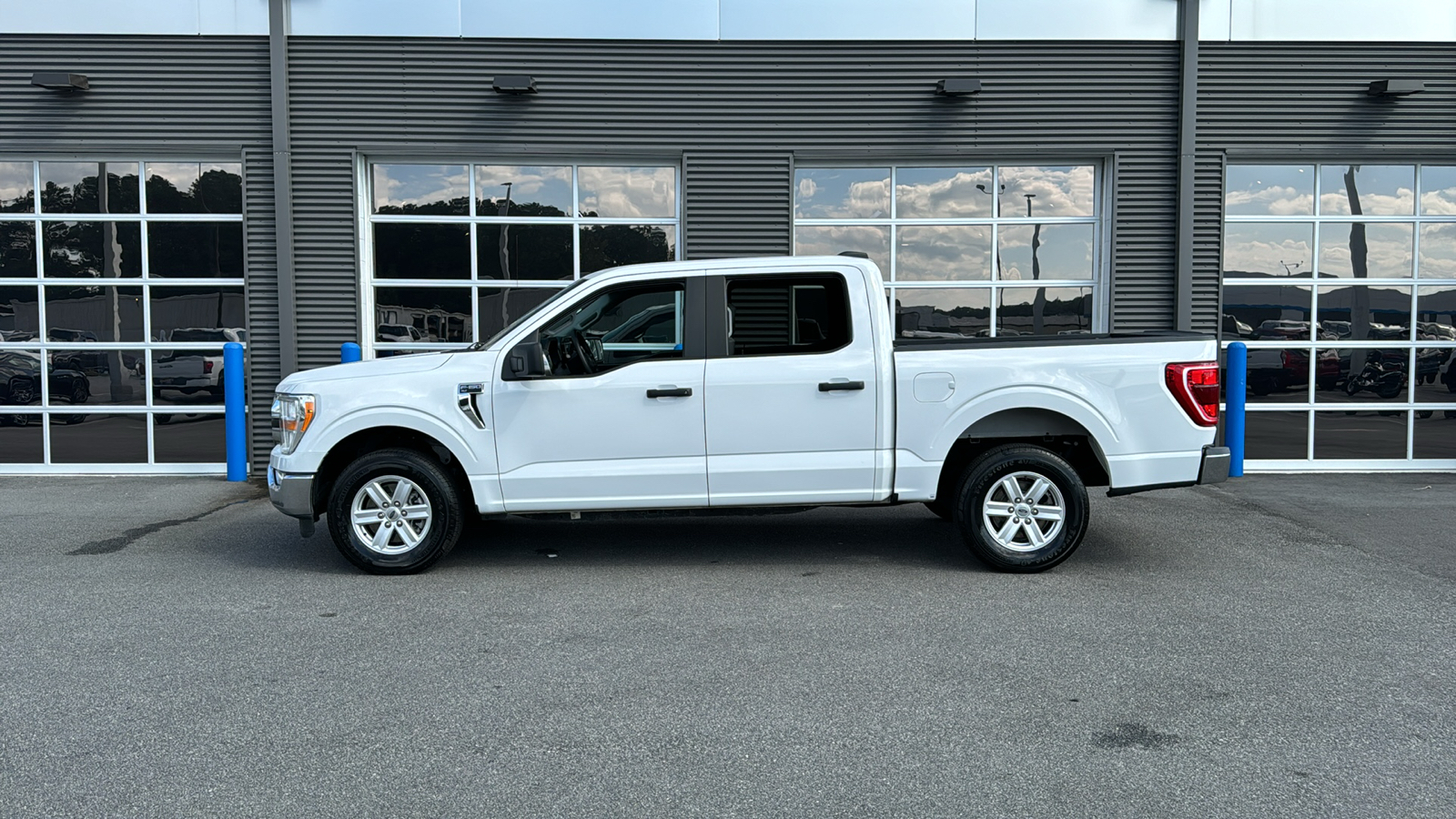 2021 Ford F-150 XLT 2