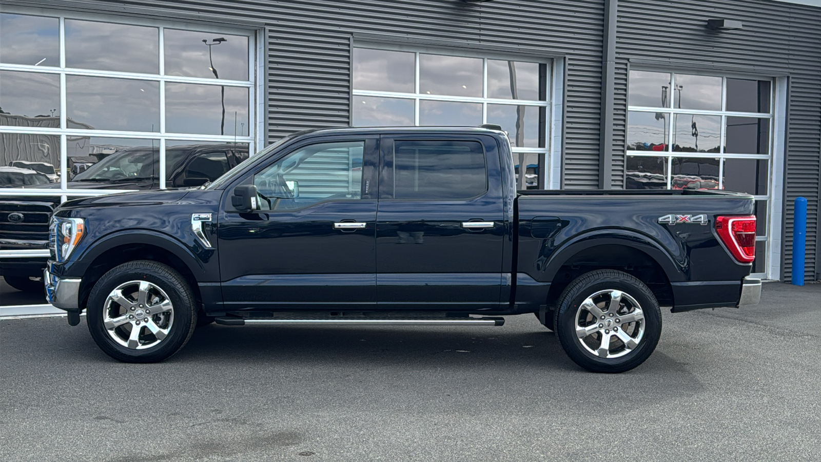 2021 Ford F-150 XLT 2