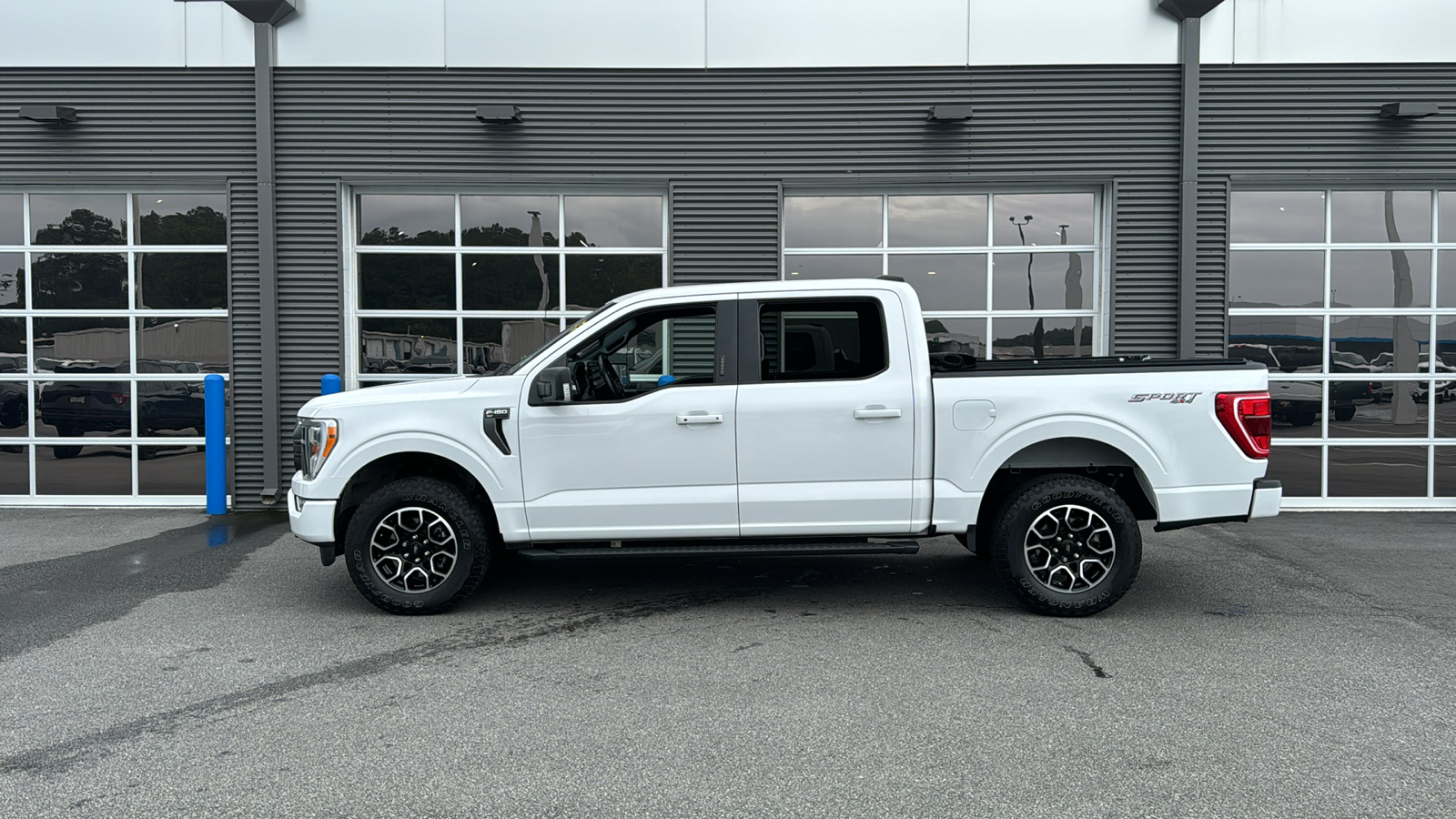 2021 Ford F-150 XLT 2