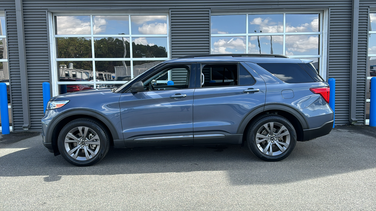 2021 Ford Explorer XLT 2