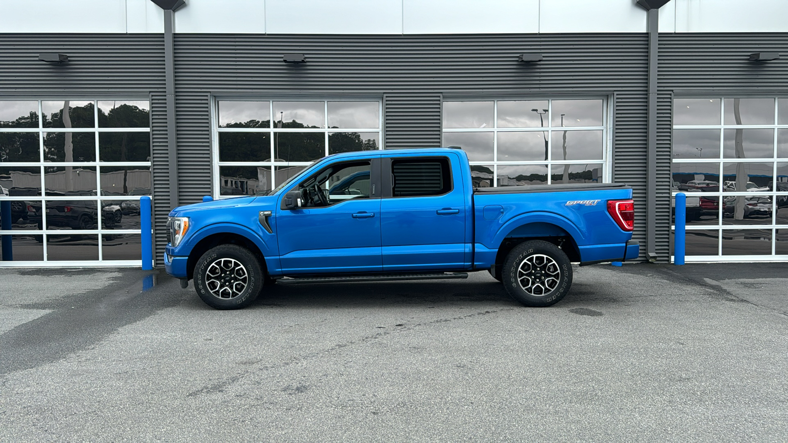 2021 Ford F-150 XLT 2