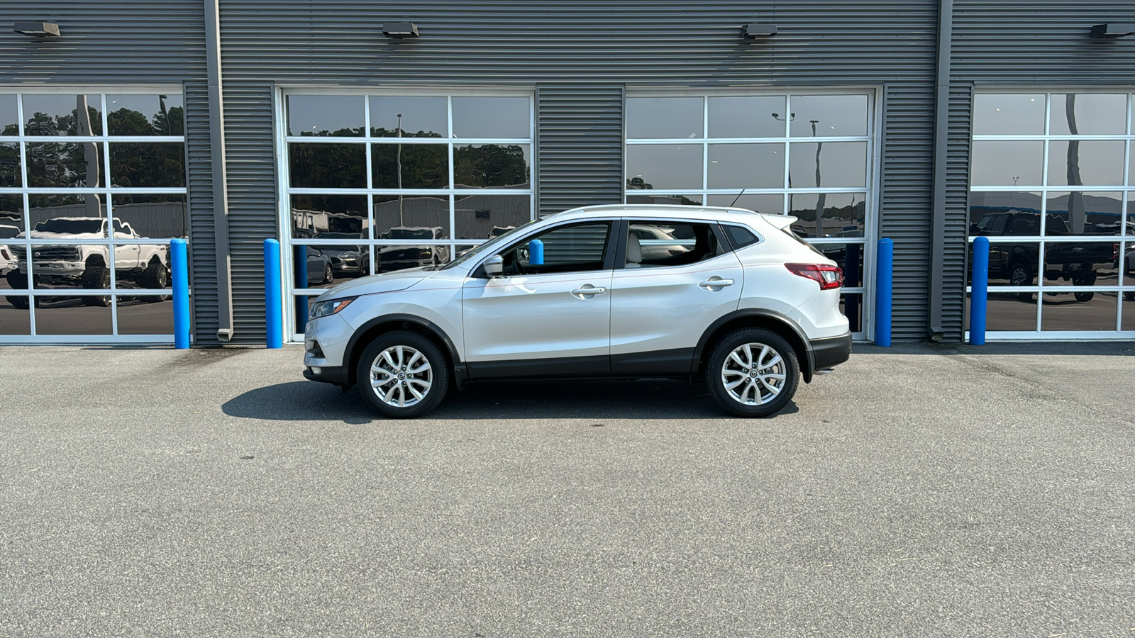 2021 Nissan Rogue Sport SV 2