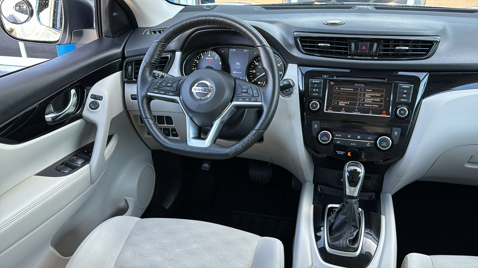 2021 Nissan Rogue Sport SV 27