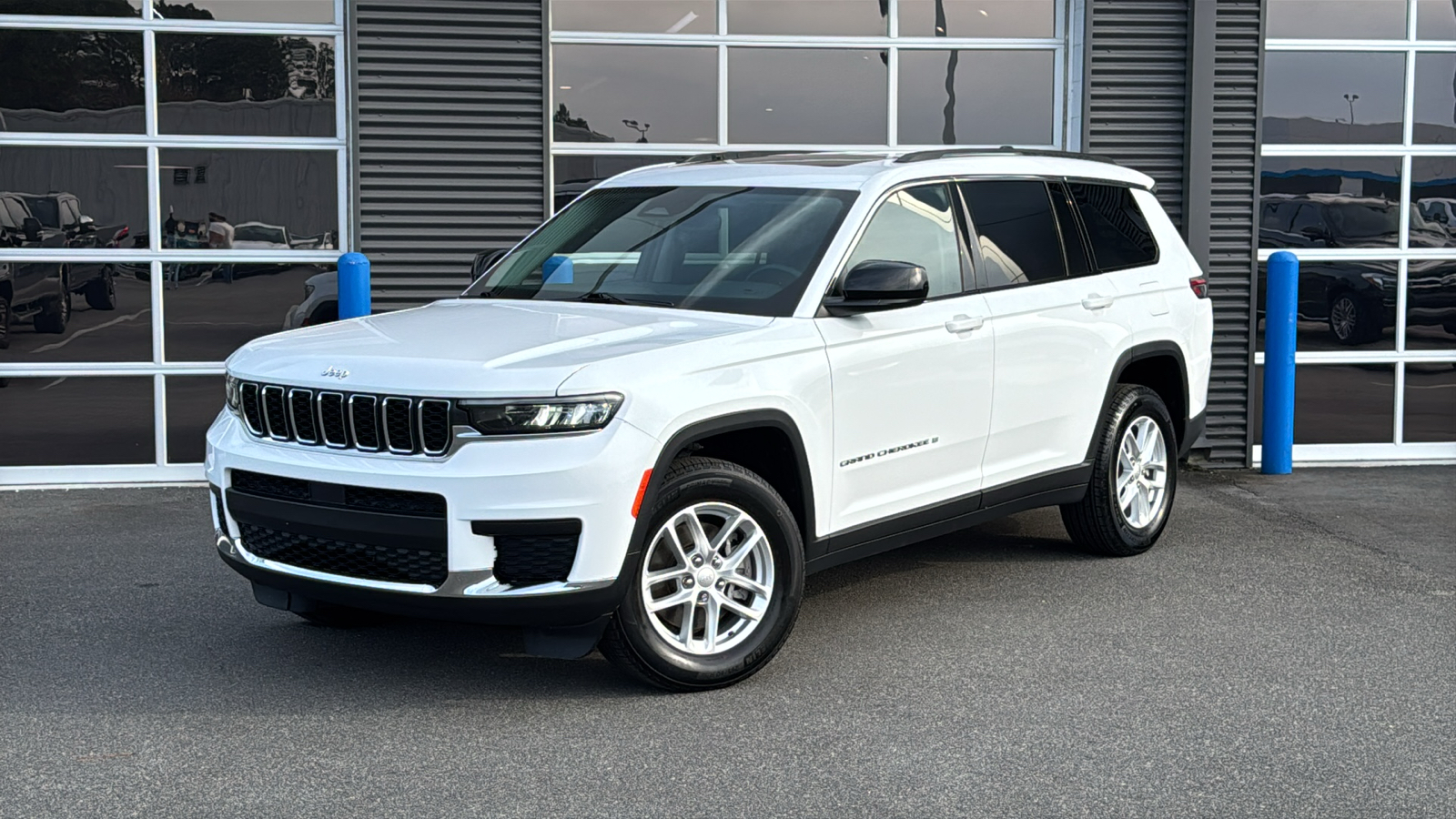 2022 Jeep Grand Cherokee L Laredo 1