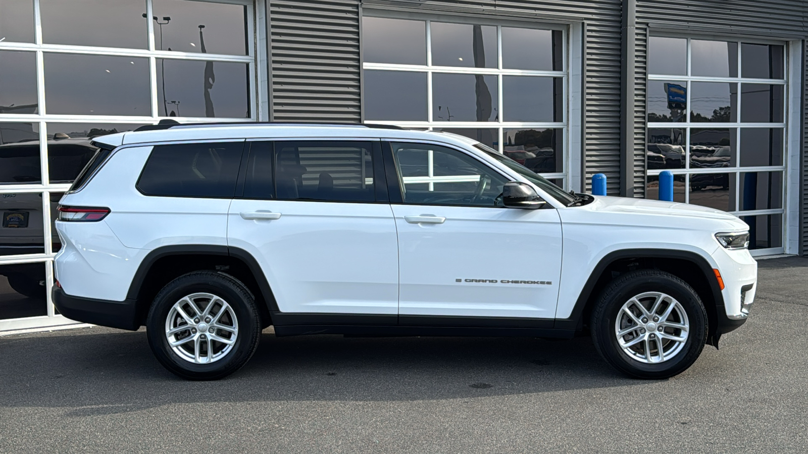 2022 Jeep Grand Cherokee L Laredo 9