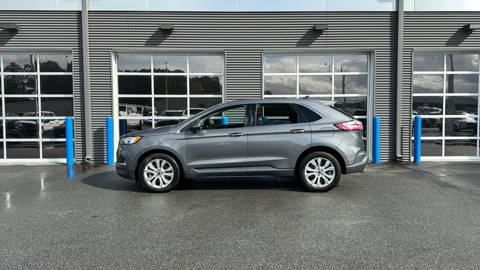 2022 Ford Edge Titanium 2