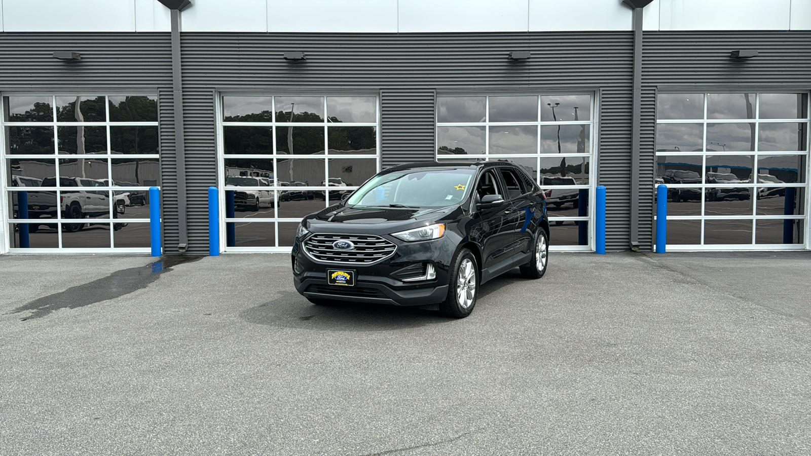 2022 Ford Edge Titanium 1