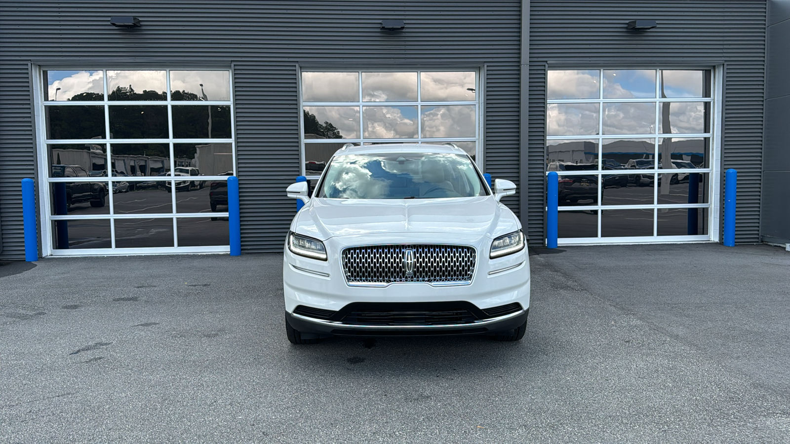 2022 Lincoln Nautilus Standard 8