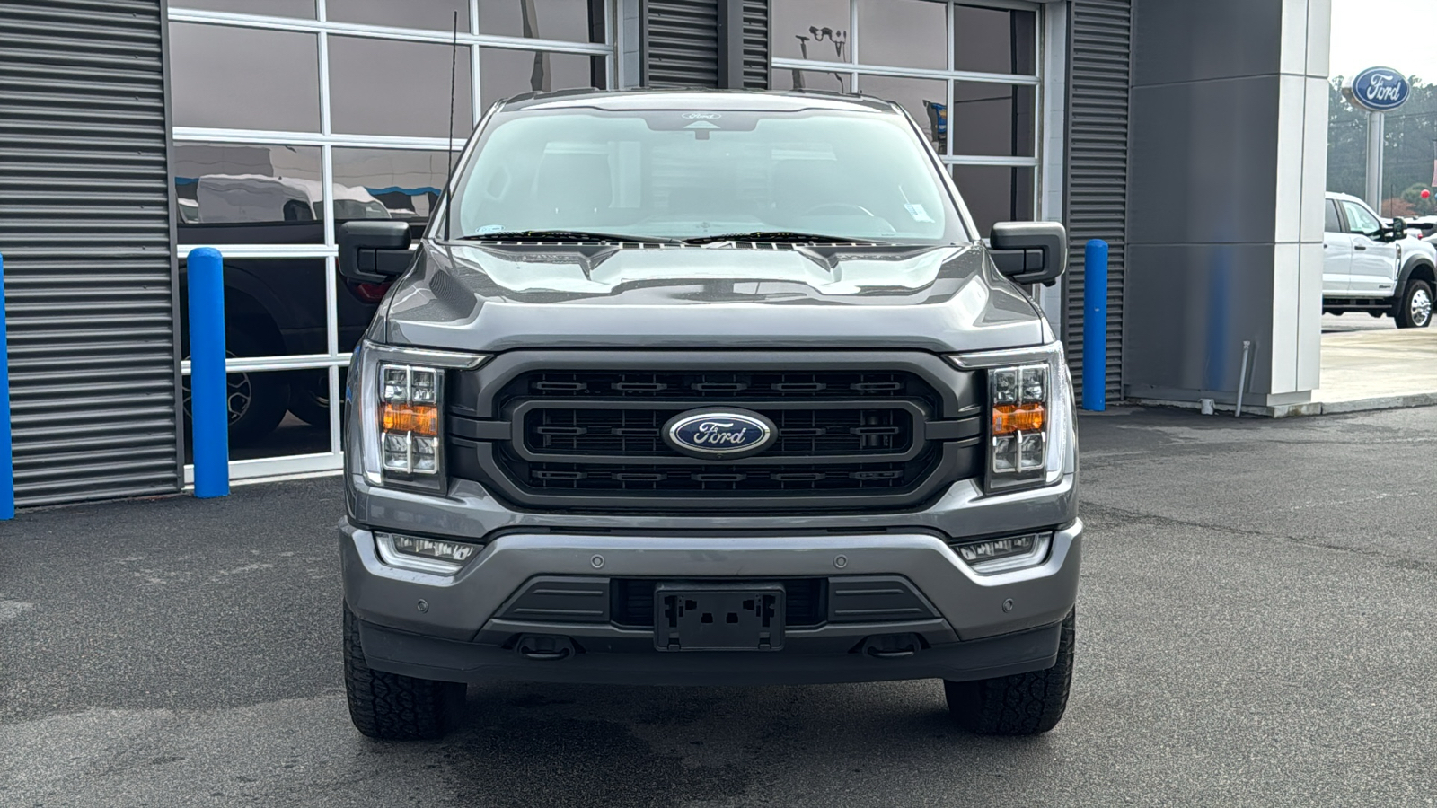 2022 Ford F-150 XLT 2