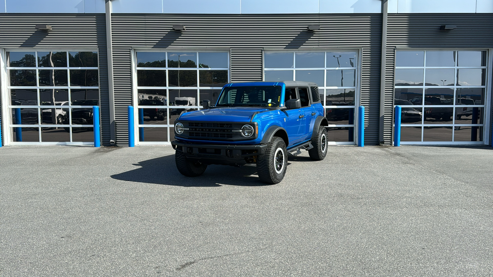 2022 Ford Bronco Base 1