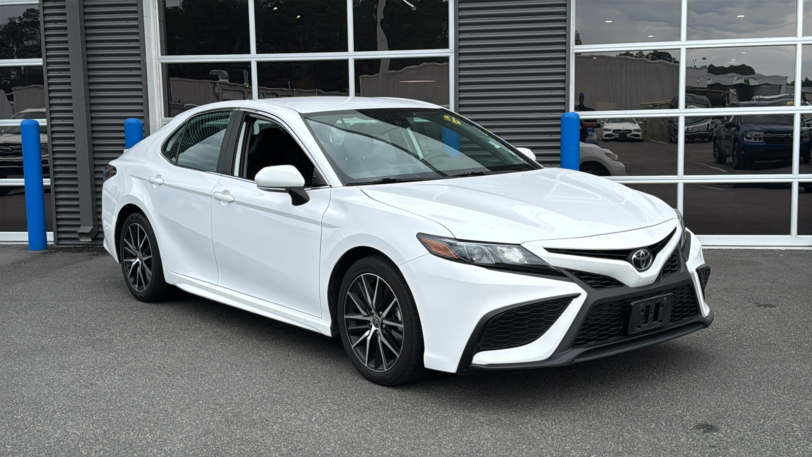 2022 Toyota Camry SE 3