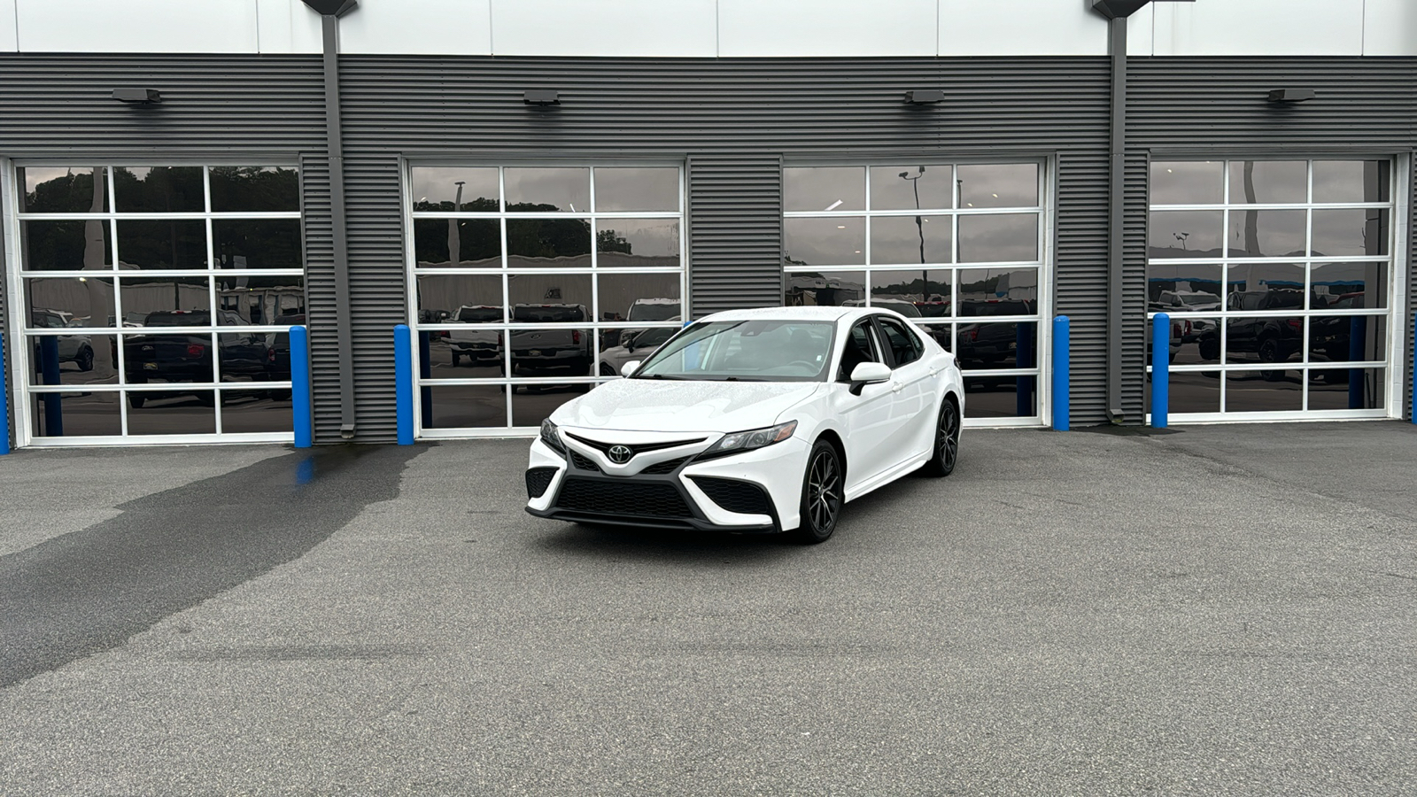 2022 Toyota Camry SE 1