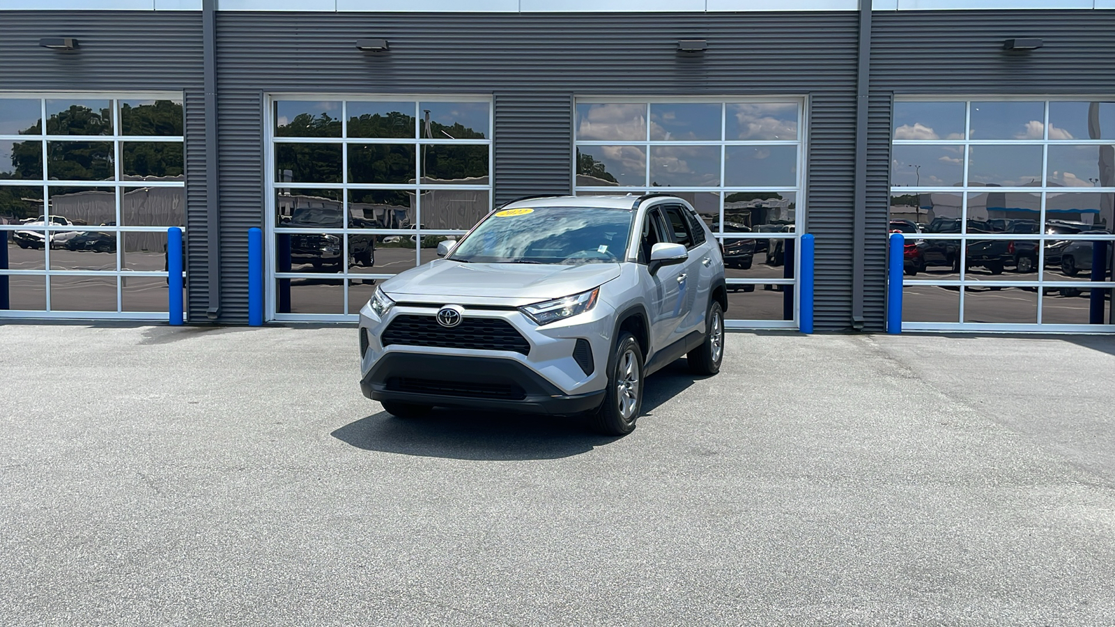 2022 Toyota RAV4 XLE 1