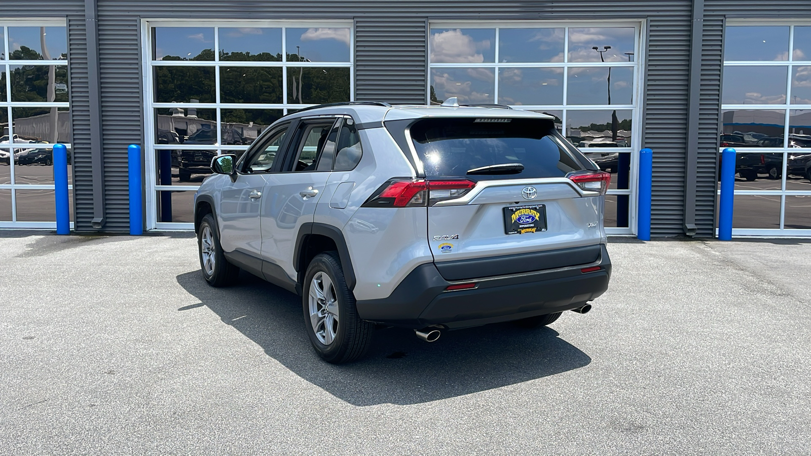 2022 Toyota RAV4 XLE 3