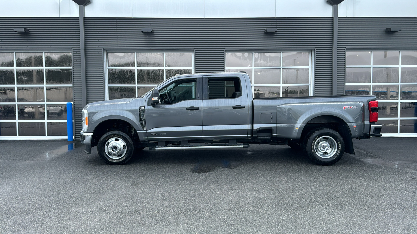 2023 Ford F-350SD XLT 2