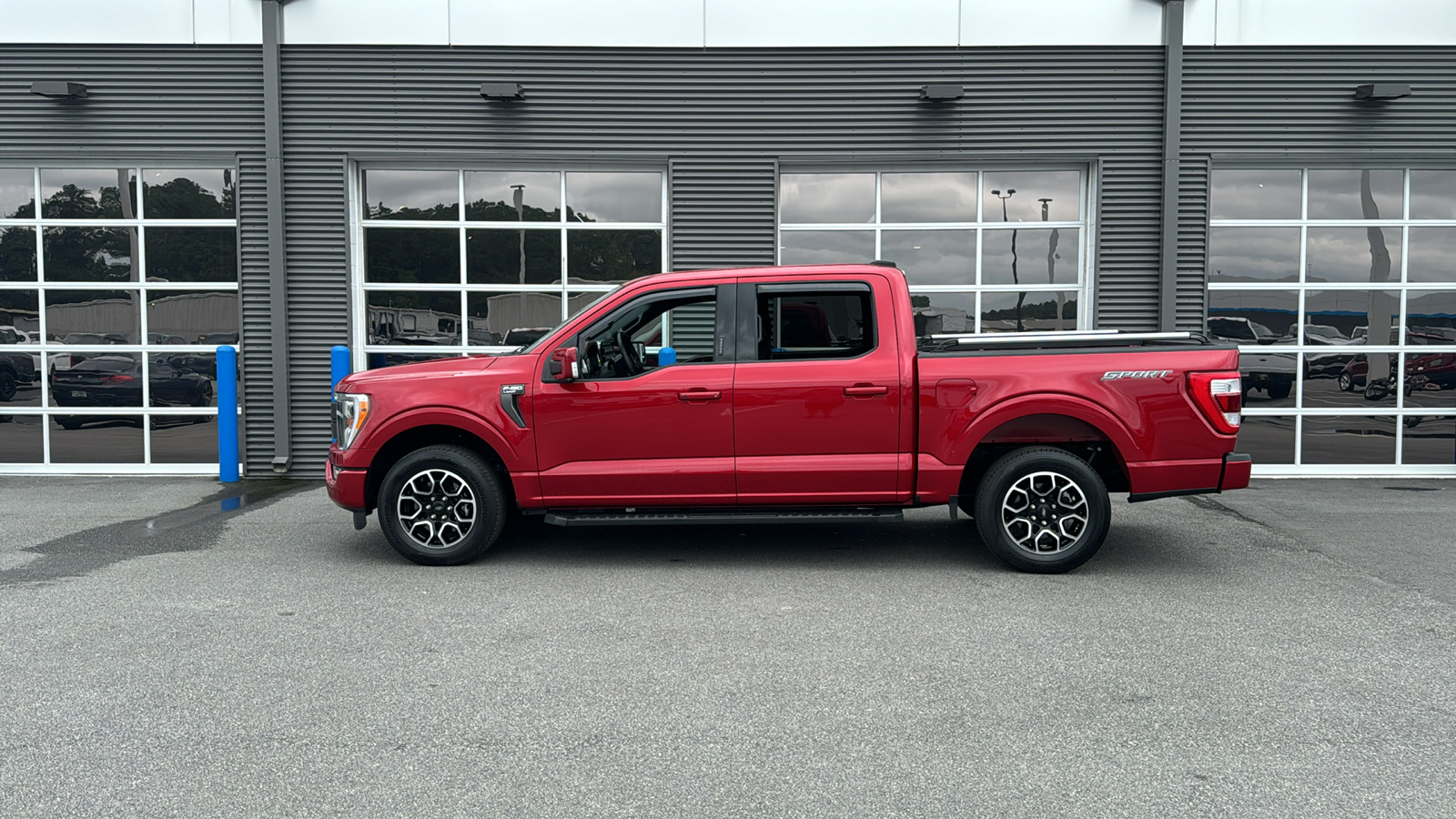 2023 Ford F-150 Lariat 2