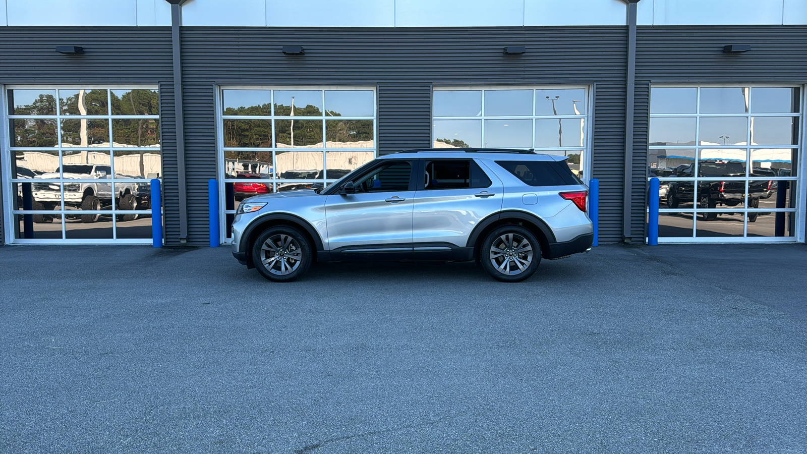 2023 Ford Explorer XLT 2