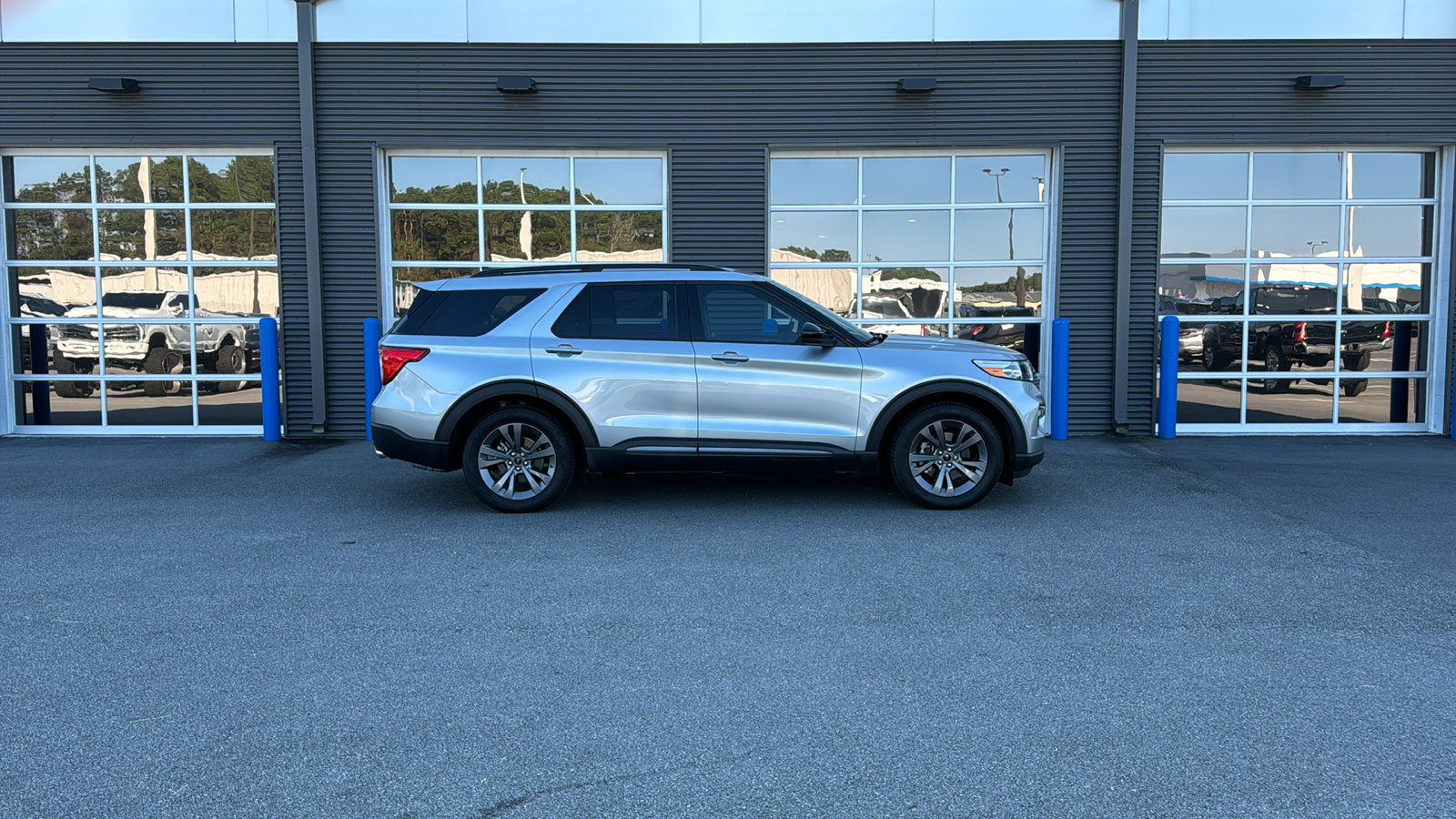 2023 Ford Explorer XLT 4