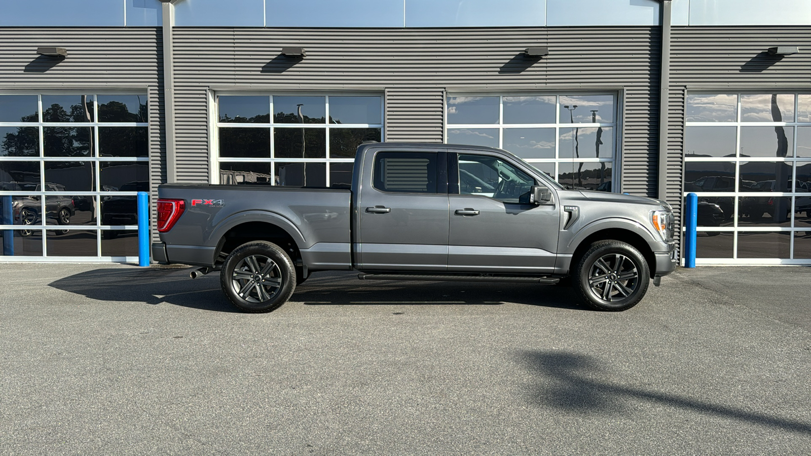 2023 Ford F-150 XLT 4